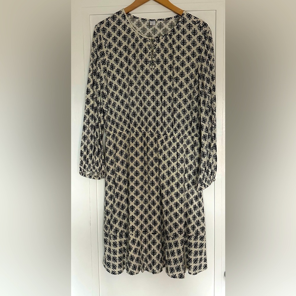 Universal Thread NWT Black And Cream Dress